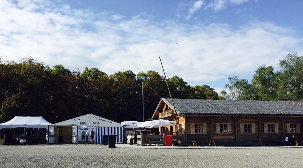 Oktoberfest Wiesn Camp Lodge Munique Exterior foto