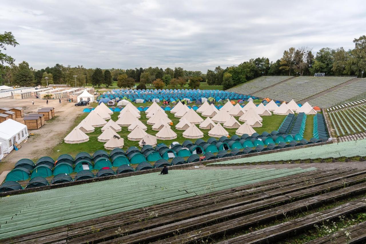 Oktoberfest Wiesn Camp Lodge Munique Exterior foto